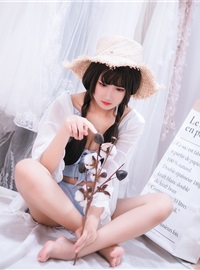 Summer in Room VOL.057, Rabbit Playing with Pictures